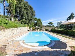 Belvilla by OYO Farmhous With Swimming Pool
