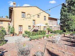 Belvilla by OYO Farmhous With Swimming Pool