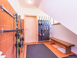 Elegant Apartment Near the ski bus
