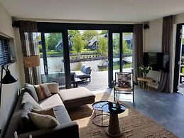 Luxurious Detached Water Villa With Jetty