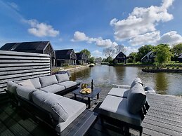 Luxurious Detached Water Villa With Jetty