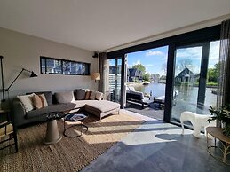 Villa in Balk With Private Jetty on Slotermeer