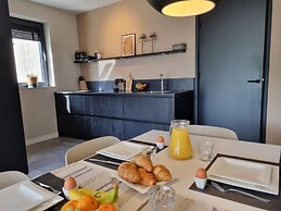 Luxurious Detached Water Villa With Jetty