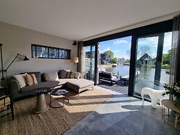 Villa in Balk With Private Jetty on Slotermeer