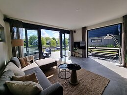 Luxurious Detached Water Villa With Jetty