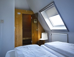 Bungalow Near Alde Feanen Site