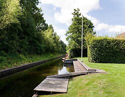 Bungalow Near Alde Feanen Site