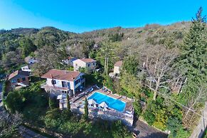 Apartment in Sassetta With Pool and Scenic Views