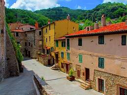 Casa Vacanze a Sassetta con Giardino