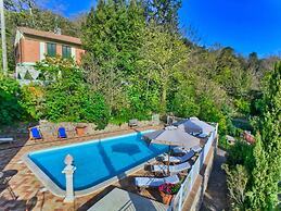 Casa Vacanze a Sassetta con Giardino