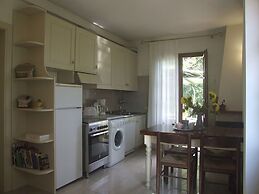 Casa Vacanze a Sassetta con Giardino