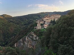 Casa Vacanze a Sassetta con Giardino