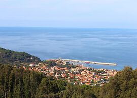 Casa Vacanze a Sassetta con Giardino