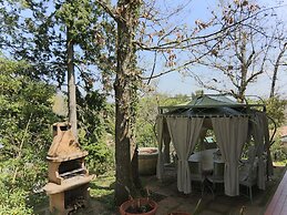 Casa Vacanze a Sassetta con Giardino