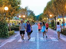 Belvilla by OYO Lovely Villa With Private Garden