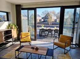 Luxurious Detached Water Villa With Jetty