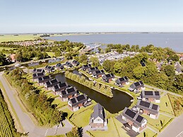 Luxurious Detached Water Villa With Jetty