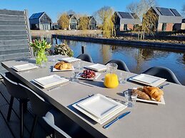 Luxurious Detached Water Villa With Jetty