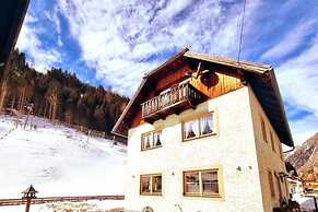 Large, Detached Holiday Home in Muhr