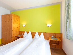 Large Apartment With a Large Balcony in Kappl