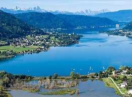 Bungalow Directly on Lake Ossiach