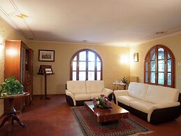 Belvilla by OYO Villa With Private Heated Pool