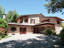 Belvilla by OYO Villa With Private Heated Pool