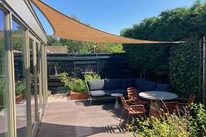 Stylish Holiday Home With Private Garden