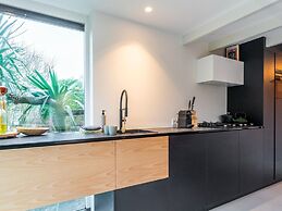 Stylish Holiday Home With Private Garden