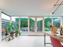 Stylish Holiday Home With Private Garden