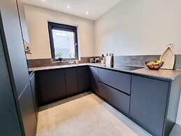 Luxurious Detached Water Villa With Jetty