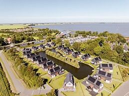 Luxurious Detached Water Villa With Jetty