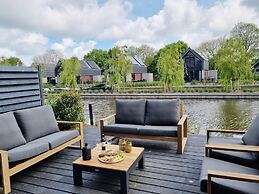 Luxurious Detached Water Villa With Jetty