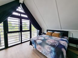 Luxurious Detached Water Villa With Jetty