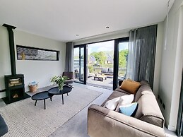 Luxurious Detached Water Villa With Jetty