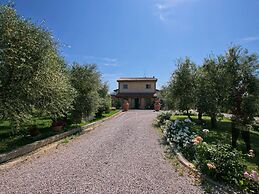 Belvilla by OYO Bozzone Residenza Rossa