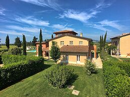 Belvilla by OYO Bozzone Residenza Rossa