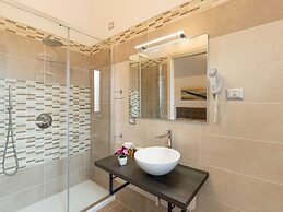 Apartment With Exclusive Swimming Pool