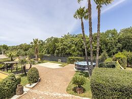 Apartment With Exclusive Swimming Pool