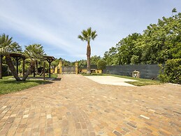 Apartment With Exclusive Swimming Pool