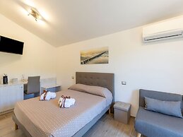 Apartment With Exclusive Swimming Pool