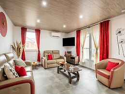 Pleasant Holiday Home in Wallonie With Garden