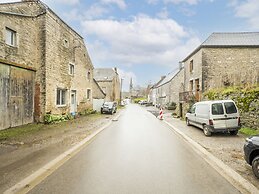 Pleasant Holiday Home in Wallonie With Garden