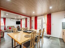 Pleasant Holiday Home in Wallonie With Garden