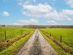 Pleasant Holiday Home in Wallonie With Garden