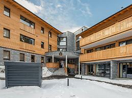 Golden Lodges Rauris Resort With ski Storage