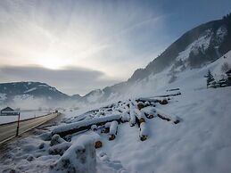 Golden Lodges Rauris Resort With ski Storage