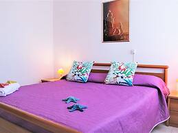 Lovely Holiday Home With Shared Swimming Pool