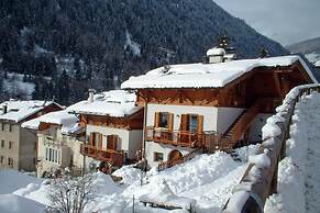 Apartment in Celledizzo Near Ski Lift