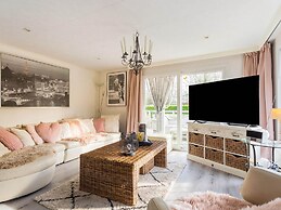 Lovely Chalet in Hoek With Terrace